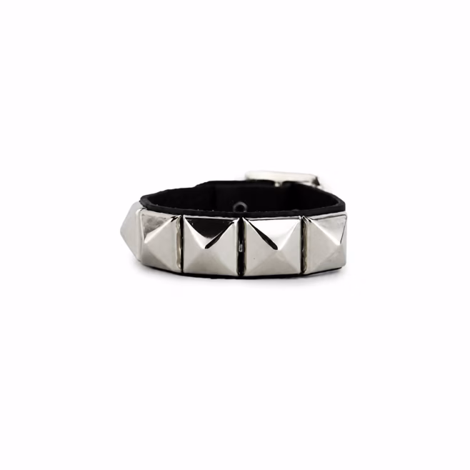 Напульсник Underground 1 ROW PYRAMID STUD SILVER